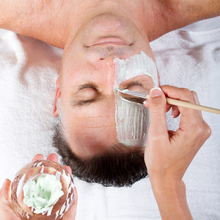 Lade das Bild in den Galerie-Viewer, Klassische Gesichtsbehandlung 60 min für Männer im Beauty Place Spa am Gendarmenmarkt
